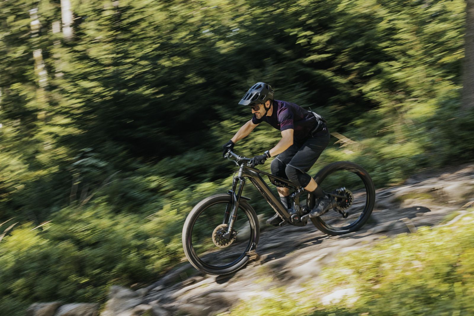 Electric bike and mountain bike rentals in the Ardèche (bike and ebike) and adventure creators in the Ardèche. Travel in total freedom with our guided tours in the heart of the Monts d'Ardèche Regional Nature Park